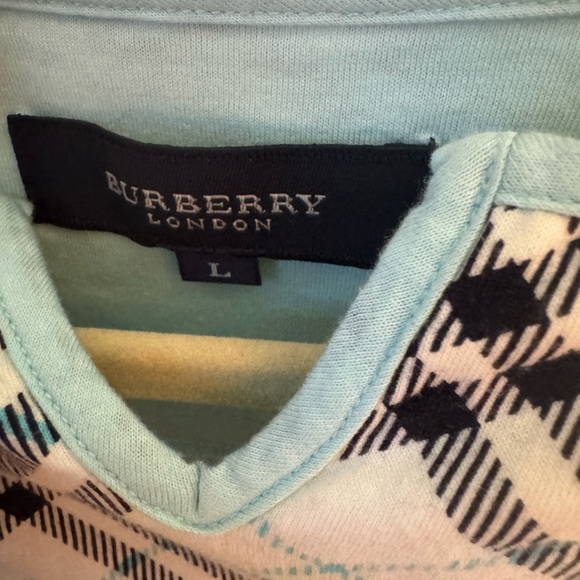 Women’s burberry top - Picture 3 of 3